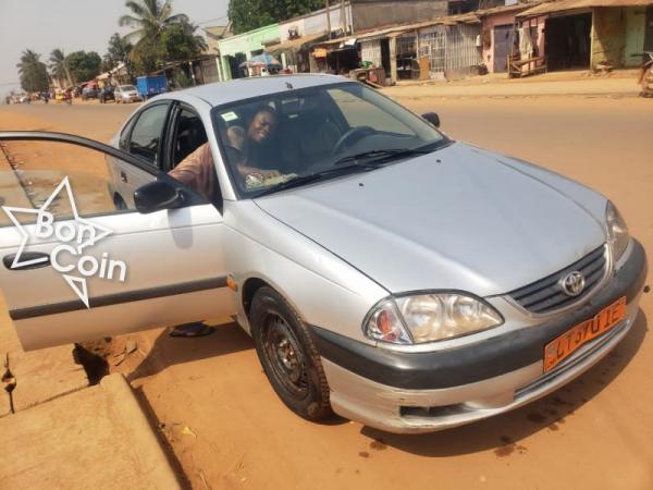 TOYOTA AVENSIS LIFTBACK 2002