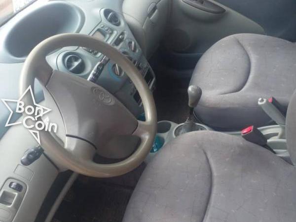 TOYOTA YARIS 2002