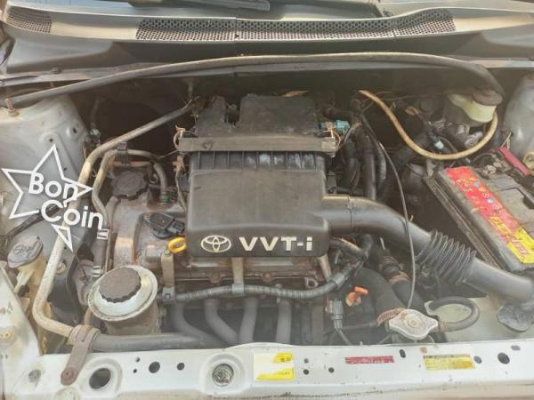 TOYOTA YARIS 2002