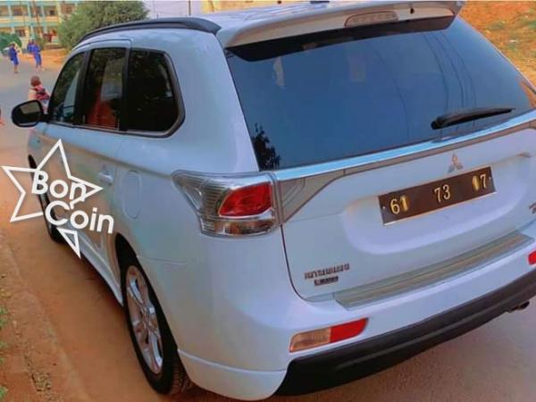 Mitsubishi Outlander limited 2015