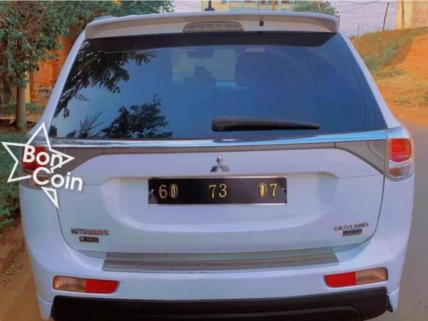 Mitsubishi Outlander limited 2015