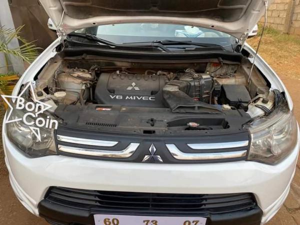 Mitsubishi Outlander limited 2015