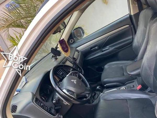 Mitsubishi Outlander limited 2015