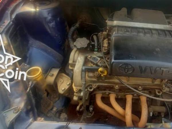 TOYOTA YARIS 2005