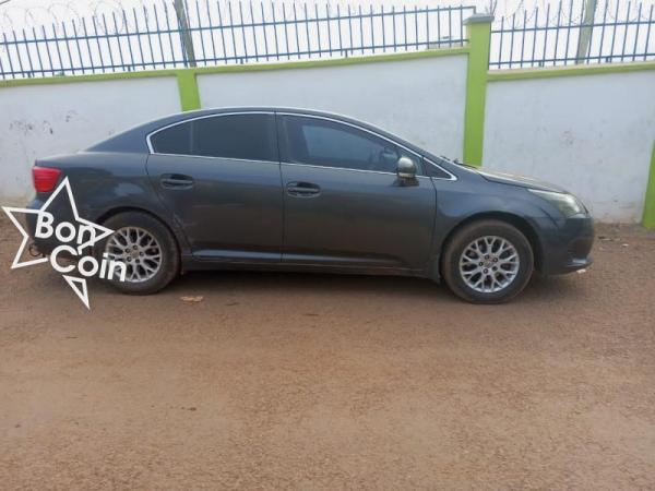 TOYOTA AVENSIS ÉDITION 2012