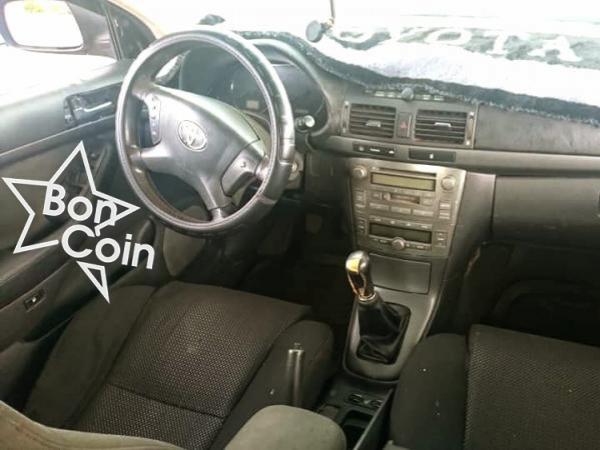 TOYOTA AVENSIS 2004