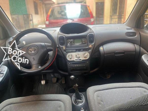 TOYOTA YARIS VERSO 2005