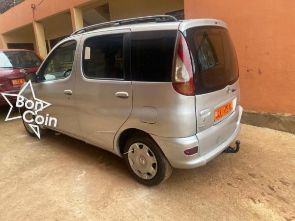 TOYOTA YARIS VERSO 2005