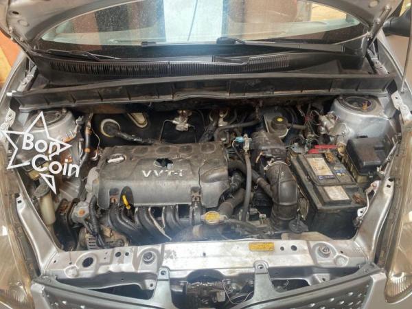 TOYOTA YARIS VERSO 2005