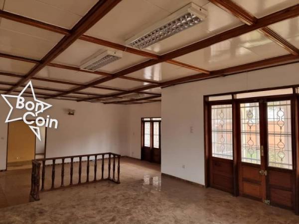 Villa à louer à Yaoundé, Bastos 