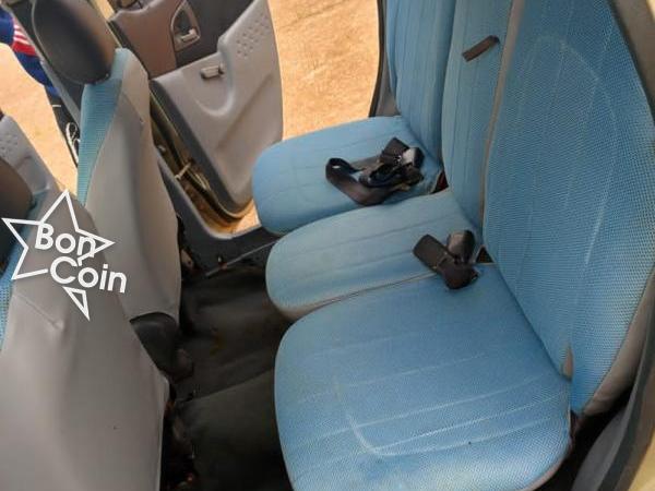 TOYOTA YARIS VERSO 2001