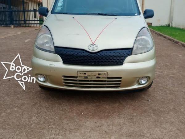 TOYOTA YARIS VERSO 2001