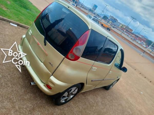 TOYOTA YARIS VERSO 2001