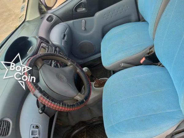 TOYOTA YARIS VERSO 2001