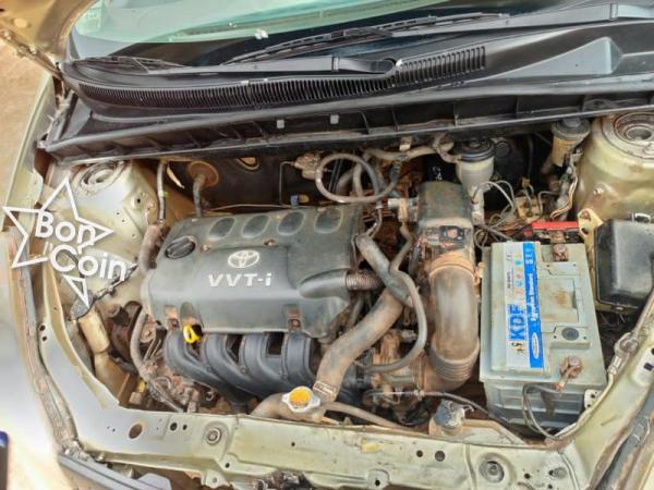 TOYOTA YARIS VERSO 2001