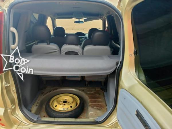 TOYOTA YARIS VERSO 2001