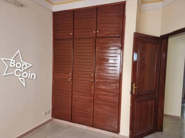 Appartement 3 chambres à louer à Yaoundé, Bastos