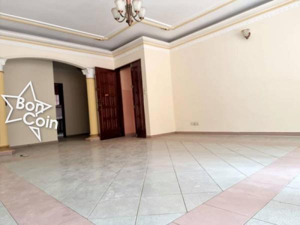 Appartement 3 chambres à louer à Yaoundé, Bastos