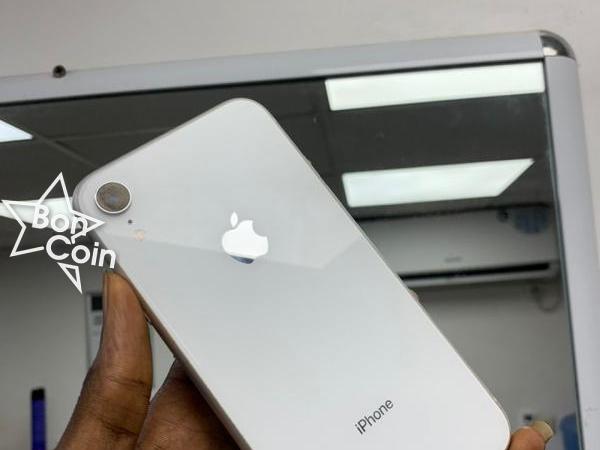 iPhone XR 64Go blanc