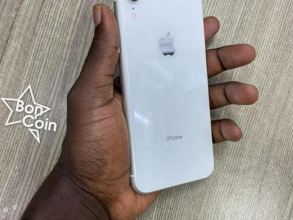 iPhone XR 64Go 