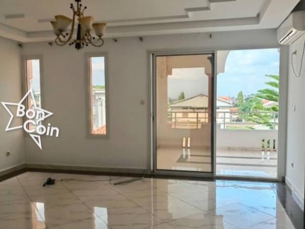 Duplex à louer à Yaoundé, Golf