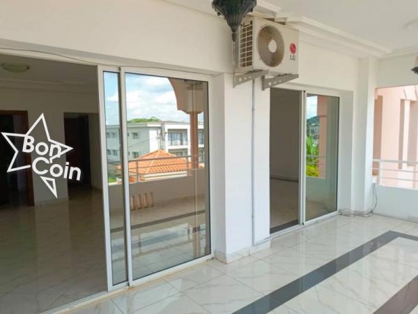Duplex à louer à Yaoundé, Golf