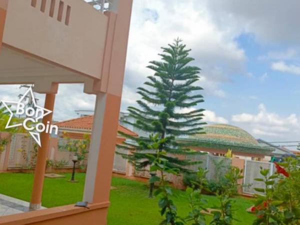 Duplex à louer à Yaoundé, Golf