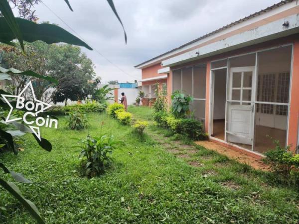 Villa à louer à Yaoundé, Bastos 
