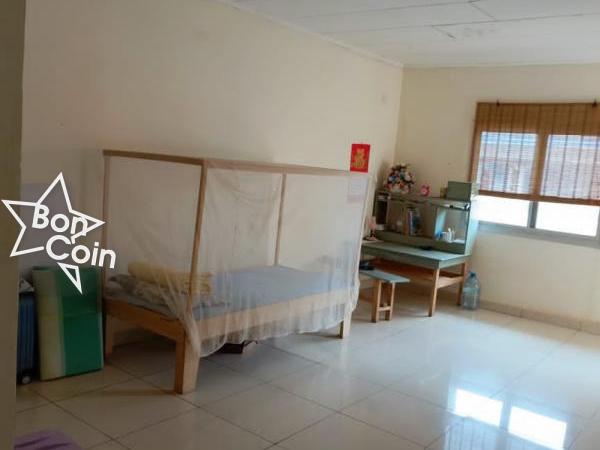 Duplex 4 Chambres à louer à Yaoundé, Emana