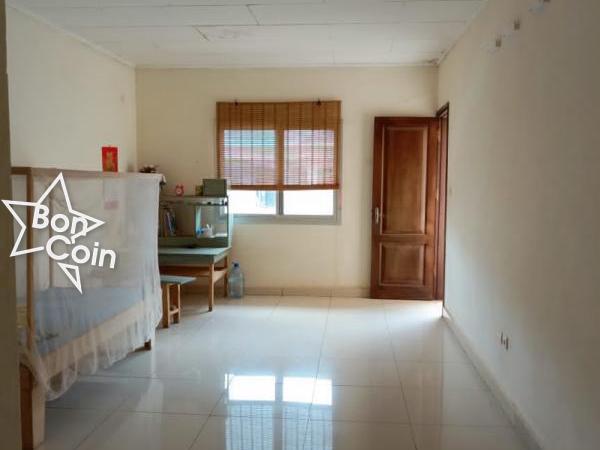 Duplex 4 Chambres à louer à Yaoundé, Emana
