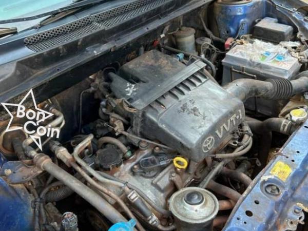 TOYOTA YARIS 2002