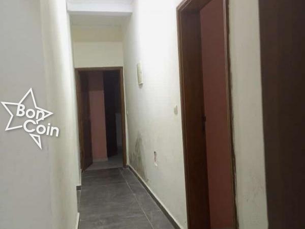 Appartement 3 Chambres à louer à Logpom, Douala