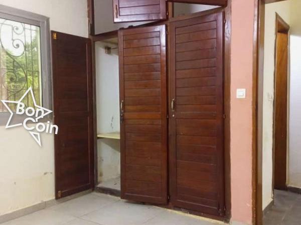 Appartement 3 Chambres à louer à Logpom, Douala