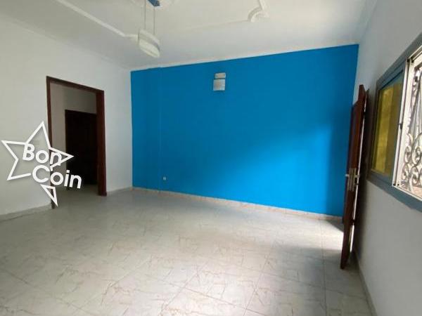 Appartement 3 chambres à louer à Douala, Logpom