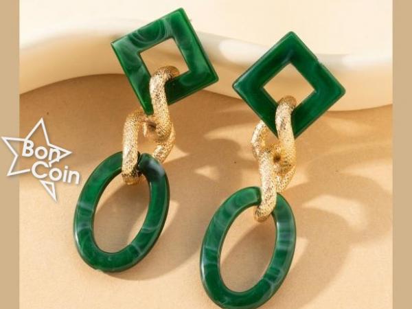 Boucles d'oreilles design chaine vert